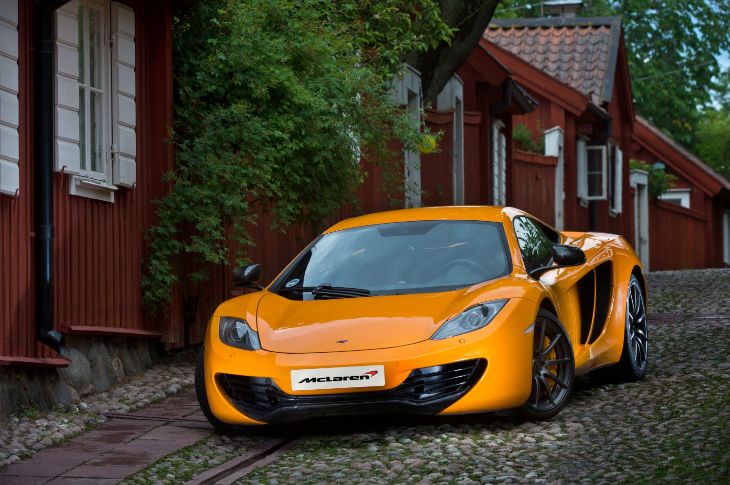 assurance-McLaren-MP4-12C